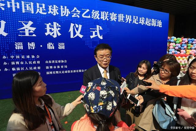 体育报：莱万5场进1球 巴萨管理认为应引进新中锋